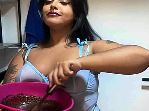gordinha juliana coxta rides dildo chocolate pov