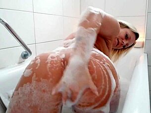 Lilli Vanilli BATHROOM TITS And ASS Play