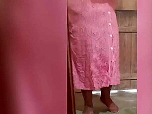 Fogosa crente gordinha masturbates fat pussy with dildo toys