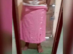 Fogosa crente gordinha masturbates fat pussy with dildo toys