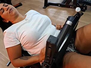gym slut fingers ass suadinha putinha style