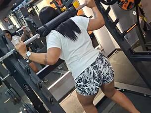 gym slut fingers ass suadinha putinha style
