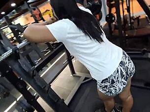gym slut fingers ass suadinha putinha style