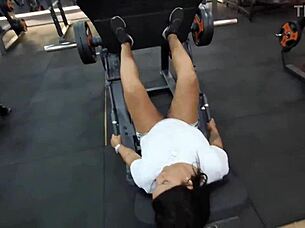 gym slut fingers ass suadinha putinha style