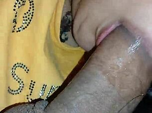 la mejor mamada linda chica se mete la polla en la garganta