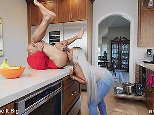 Isabella nice and avery jane swap cum after anal