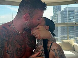 brasileira tatuada perdeu a virgindade do cuzinho com o maximo deixou o cu dela arrombado