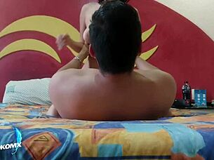 mira que rico rebotan esas tetas de la rica joven