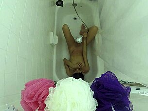 candy cruises in bathtub for pov fun