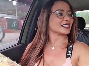 Realizei O Fetiche De Um Fã Que Ama Meus Pés No Carro