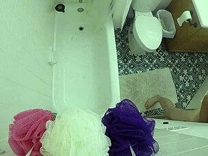candy cruises in bathtub for pov fun