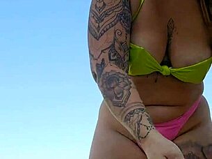 os machos n�o param de me olhar na praia