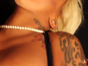 Curvy milf kisses and deepthroats thick cock