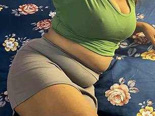 Desi indian pados wali aunty ke saath full masti