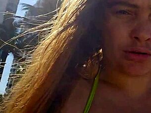 os machos n�o param de me olhar na praia