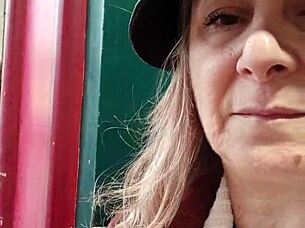 2025 09 23 esclave f exhib et humiliations en ville