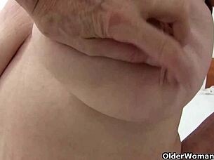 Granny with big tits gets finger fucked