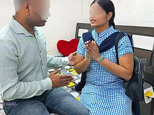कोमल १२ वी की परीक्षा के डर से टीचर के पास बिंनती करने पहची उसका लैंड पूरा चूत के अंडर लेने को राजी हुई