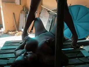 Gordinha eager takes big cock in her ass on wooden pallet