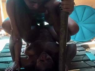 Gordinha eager takes big cock in her ass on wooden pallet