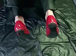 i fuk my girl pussy in red shoes and spill cum on her tits