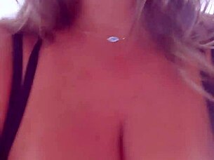 Big booty babe plays with pussy after gym