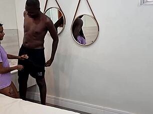 bastidores da gravação com a novinha pequenininha jasmine santanna levando no cu na pele na putaria com dois dotados