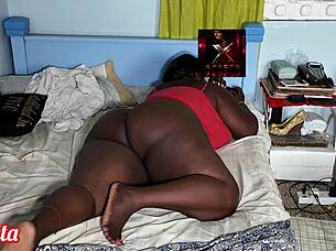 Mature woman shows her ass