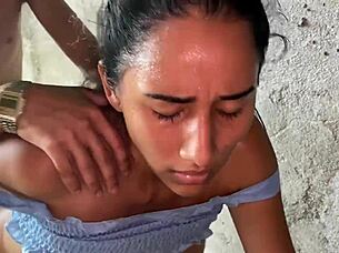 Le Ordeño Sus Grandes Tetas