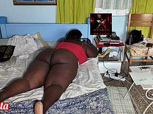 Mature woman shows her ass