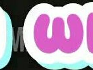 Tik tok bailando mientras su hermanastro