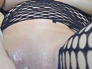 le doy de comer ahuyama a mi coño jugosa vagina rosada