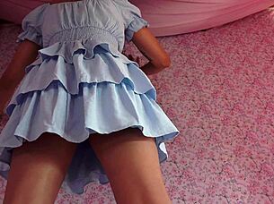 asian babe shows upskirt in short skirt