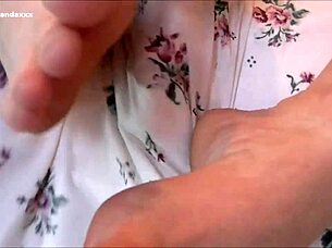 worship my goddess feet and toenail clippings