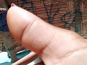 fodeno a visinha com a mao no cu sex toy