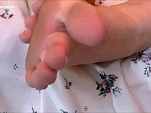 worship my goddess feet and toenail clippings