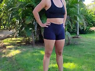 Milf gives outdoor blowjob during public workout