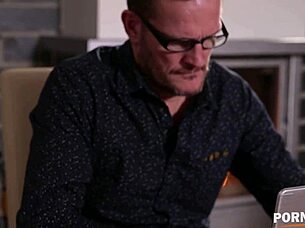 Secretary turns call into sex