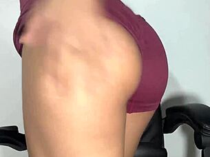 Before going to the gym i warm up and fuck my tight pussy