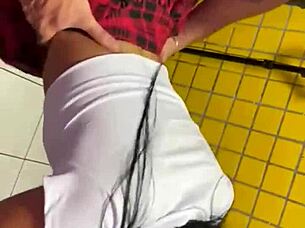Hotwife novinha gostosa morena teen 18+ young 18+ girlfriend brazilian latina casada com o marido corno amador cuckold de colgial dando na varanda