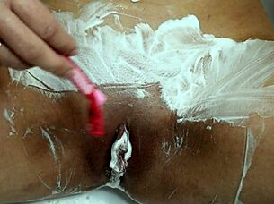 Watch me shave my hairy pussy close up