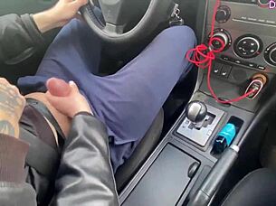 Blonde stranger delivers spontaneous blowjob inside moving car