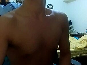肉壯黝黑男自拍尻槍