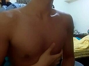 肉壯黝黑男自拍尻槍
