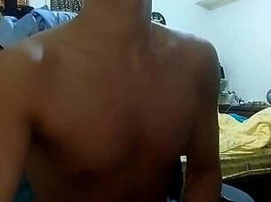 肉壯黝黑男自拍尻槍