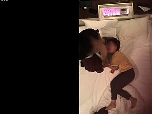 普段は大人しめの彼女はセックスになると喘ぎ声だけは大きなる。【素人】
