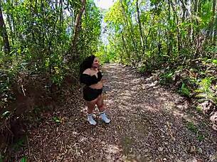 meu amigo me levou para uma trilha na floresta