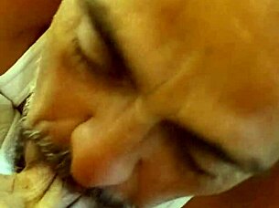 În hotel se apleacă pentru doggy pizdă futere cu lins pulă