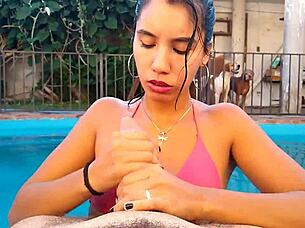 Argentinian Amateur Blows Cock in Pool 😏