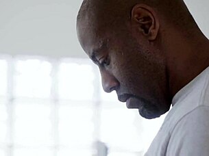 Gabriela Lopez twerks her big ass backstage